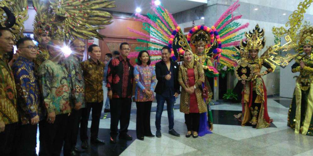 Menhub Budi Karya dan Menteri BUMN Rini Sumarno