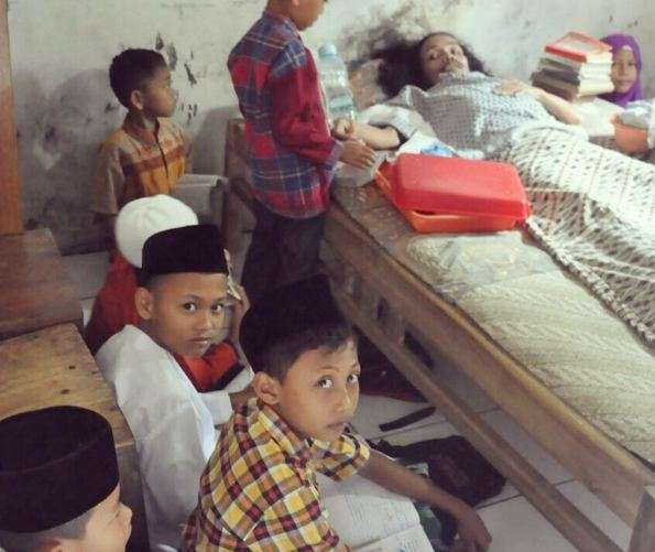 Para siswa menunggu giliran untuk mengaji