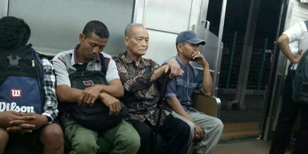 Buya Syafii menumpang kereta