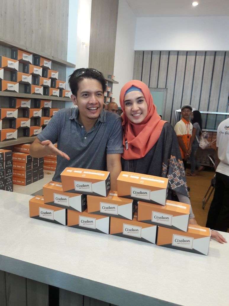 dhini aminarti buka bisnis kue