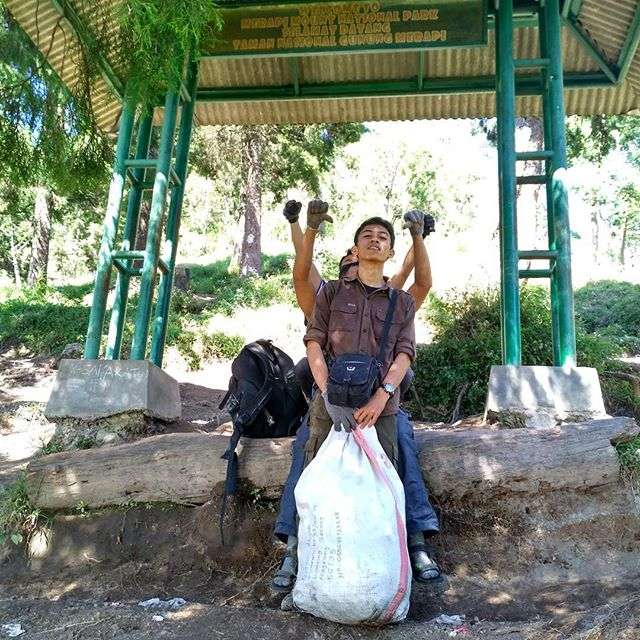 Meinggal Dengan Tersenyum