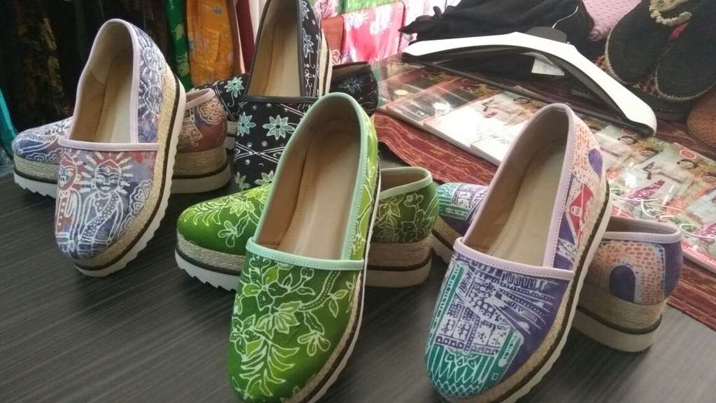 Sepatu Batik Elemewe