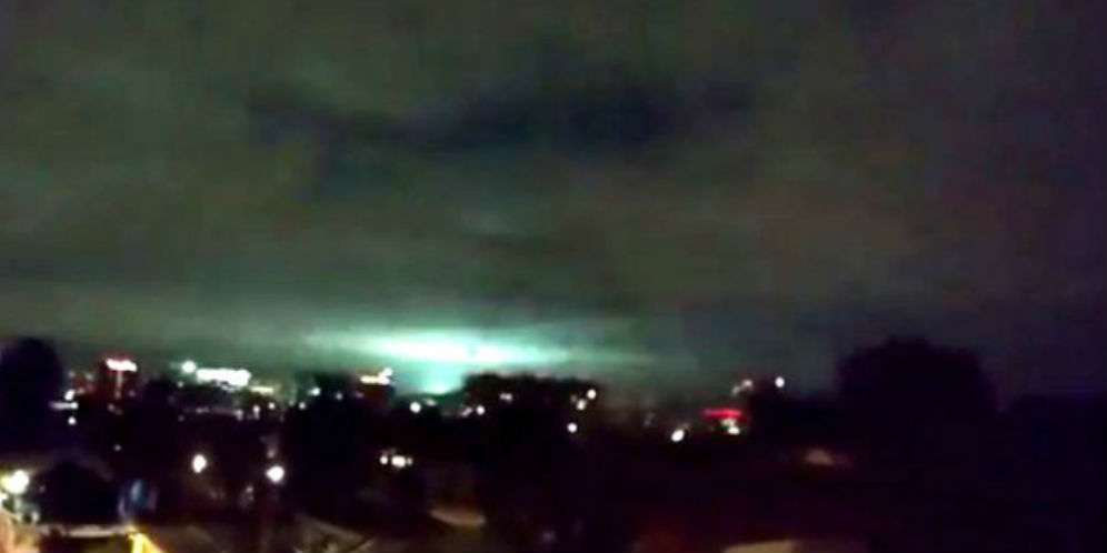 Cahaya biru muncul di langit Meksiko CIty