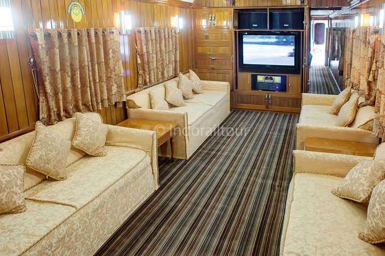 kereta wisata