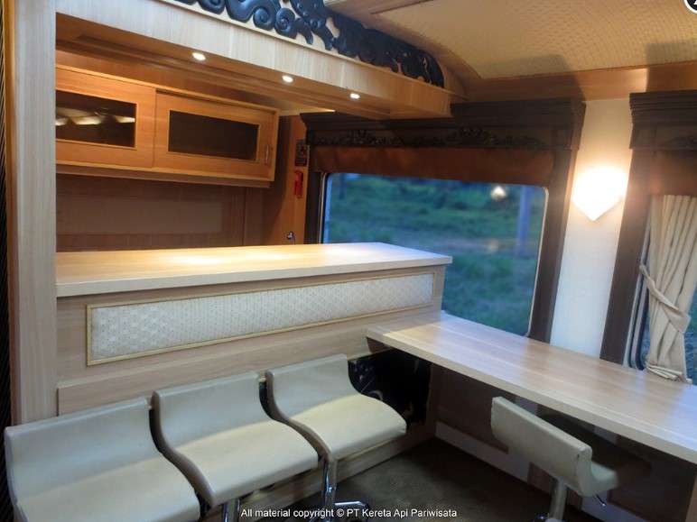 kereta wisata