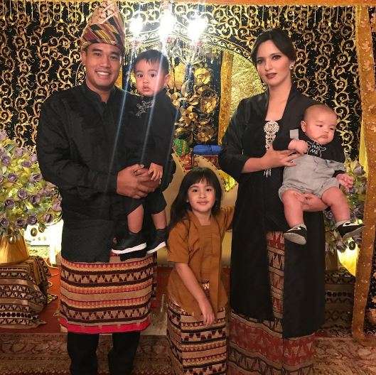 nia ramadhani sekeluarga