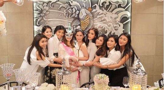 nia ramadhani dan sahabat di baby shower