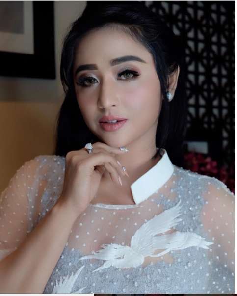 dewi persik