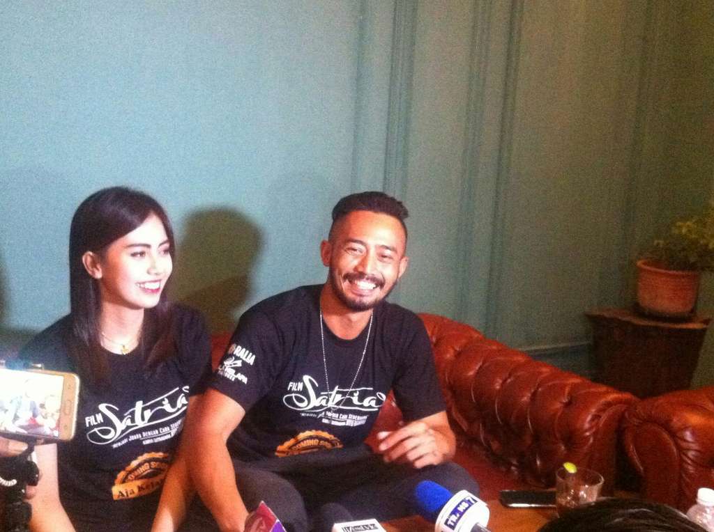 Yama carlos dan istri