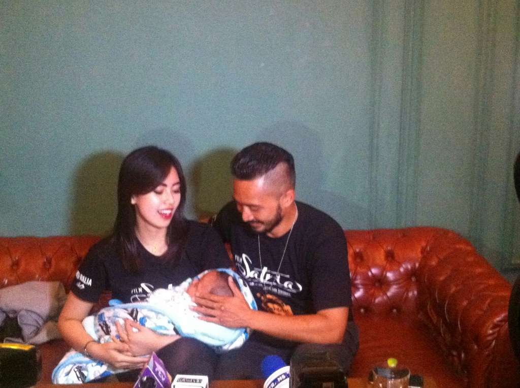 Yama carlos dan istri