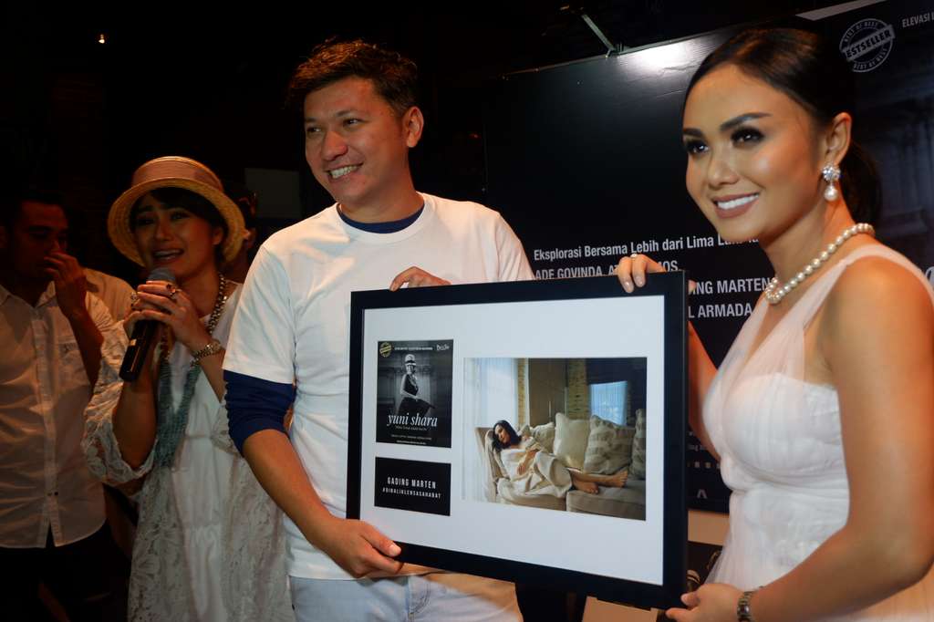 peluncuran buku yuni shara peluncuran buku yuni shara