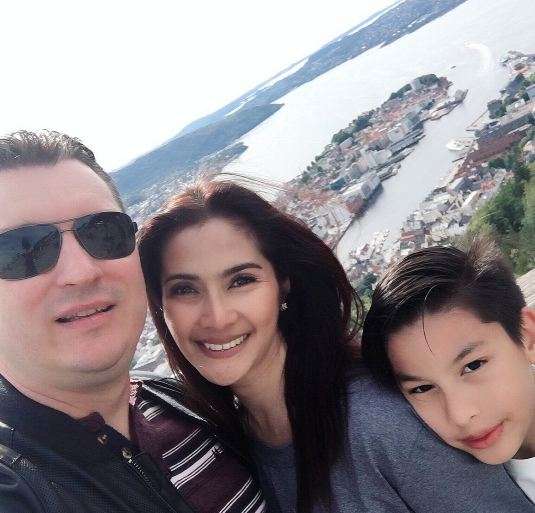 Maudy dan suami
