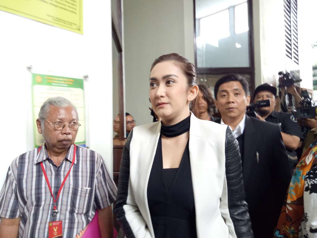 Nafa urbach didampingi tim kuasa hukum