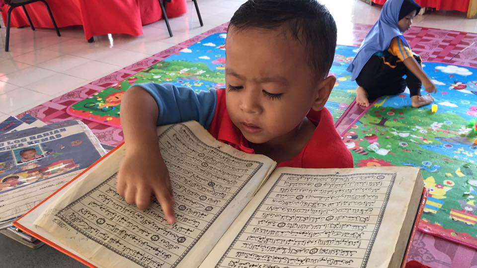 Bocah baca Alquran