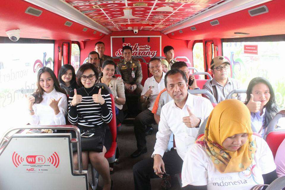 bus wisata