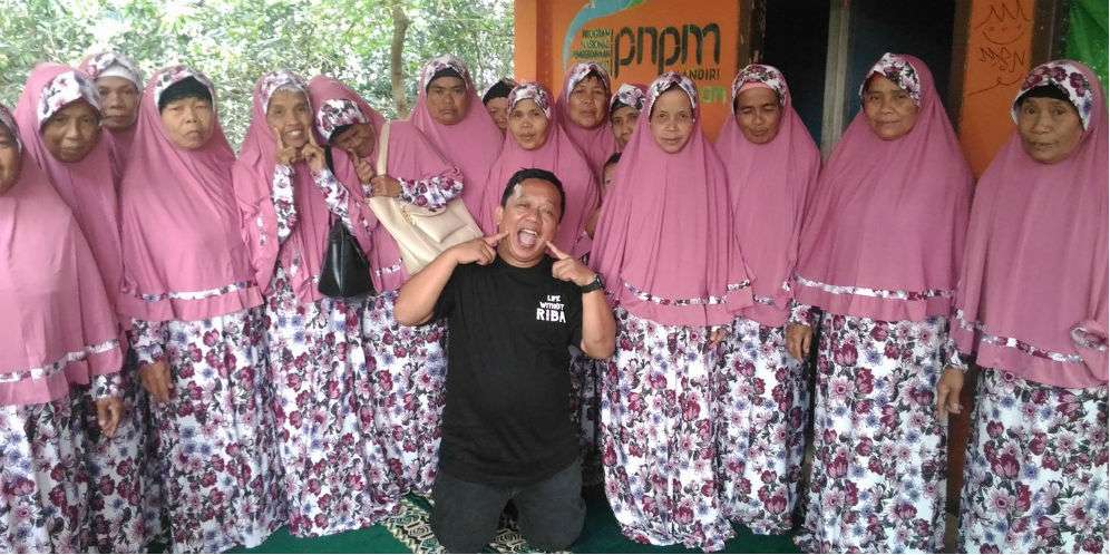 Roel bersama para janda