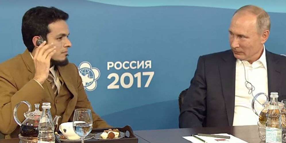 Gamal saat berbincang dengan Putin