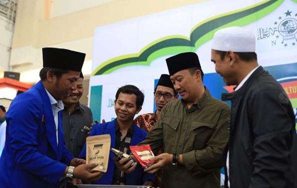Menpora bersama para santri