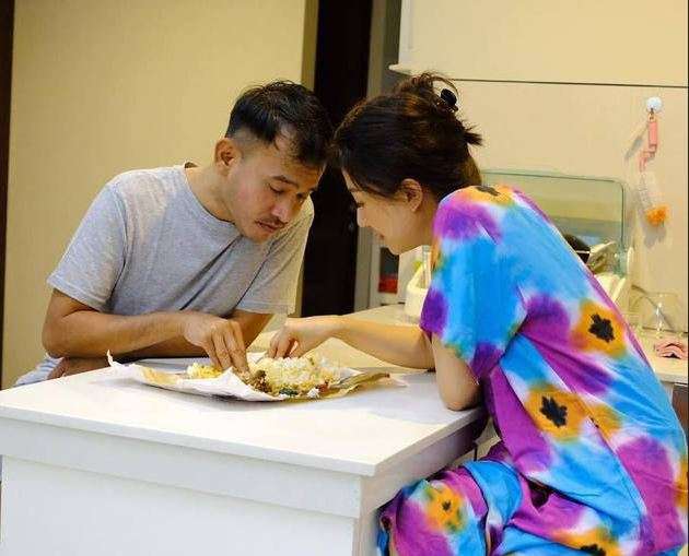 ruben onsu dan sarwenda makan berdua