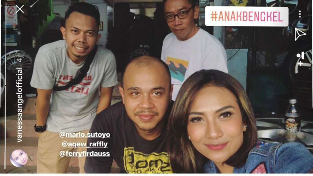 vanessa bersama ketiga temannya