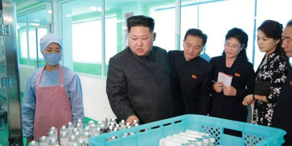 Kim Jong Un di pabrik kosmetik