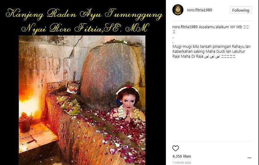 Roro fitria lakukan ritual mandi kembang