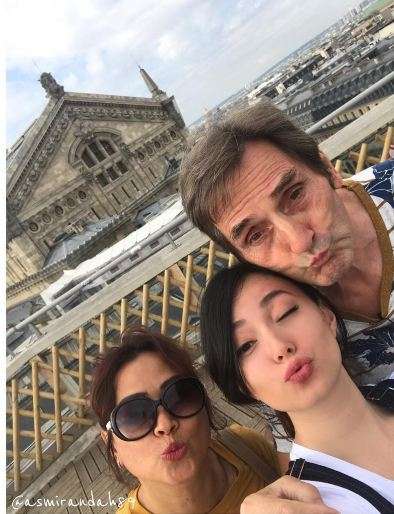 Asmirandah dan kedua orangtuanya Asmirandah dan kedua orangtuanya