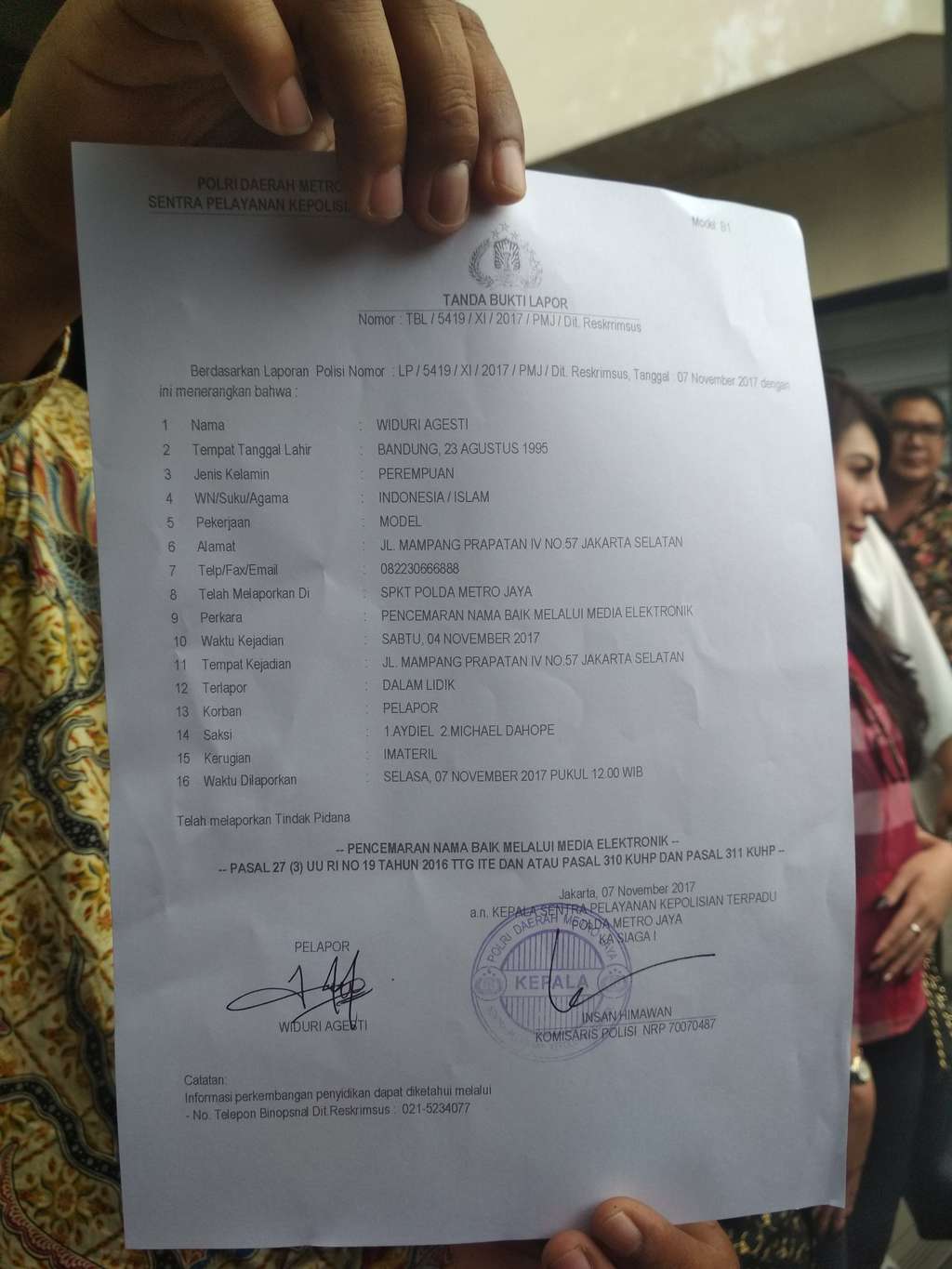 Krisna Murti dan model Widuri Krisna Murti dan model Widuri