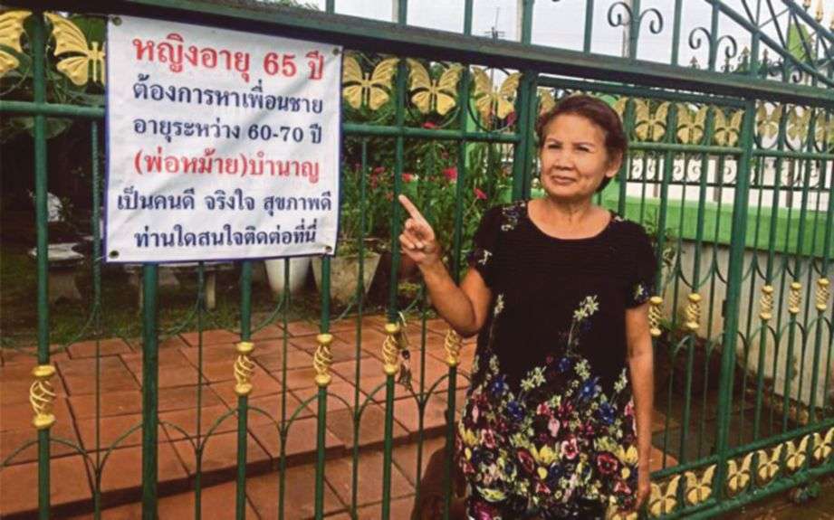 Janda pasang iklan di rumah