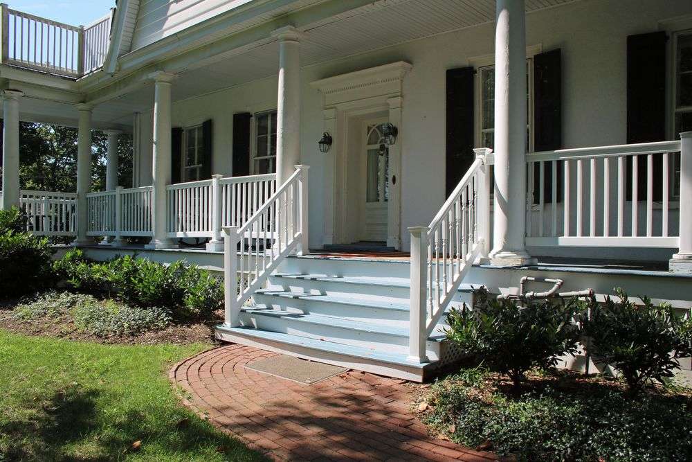 Teras rumah keluarga Douglas Teras rumah keluarga Douglas