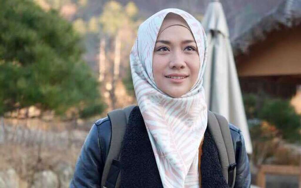 Bunga Citra Lestari/Jilbab Treveler