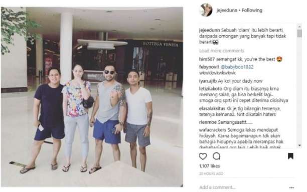 Jennifer Dunn bersama sahabatnya
