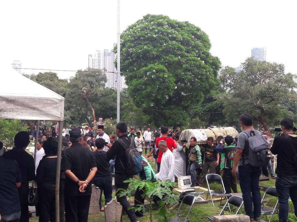 pemakaman Laila Sari