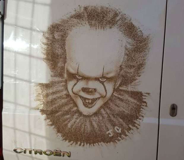Lukisan Debu Mobil