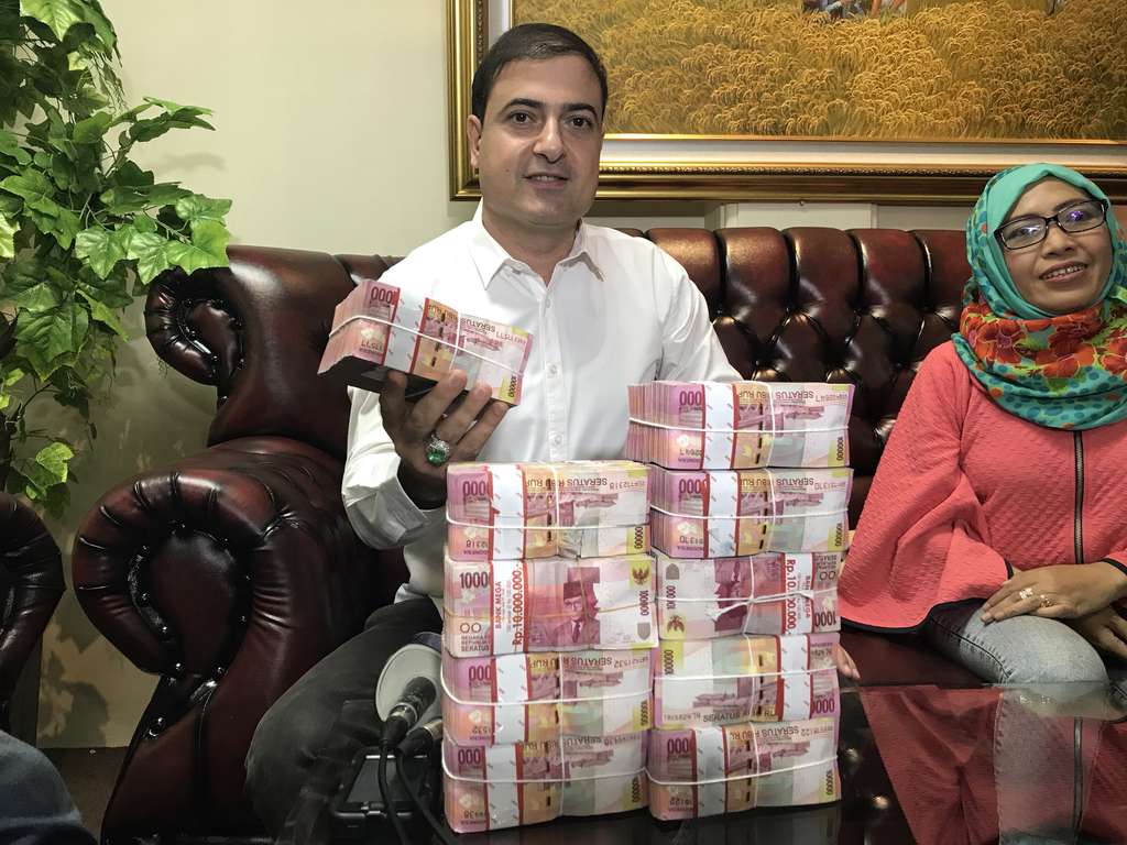 sam aliano tunjukan uang 1 m sam aliano tunjukan uang 1 m