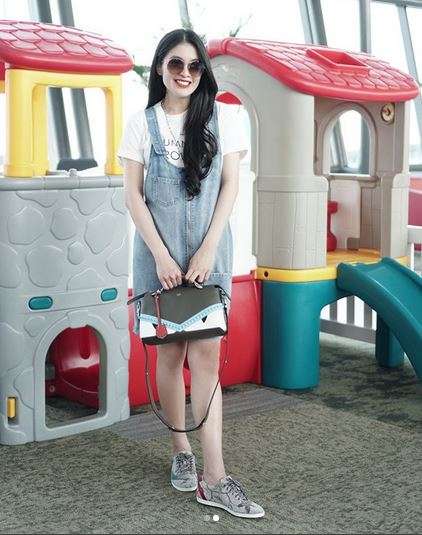 Sandra Dewi Fashion