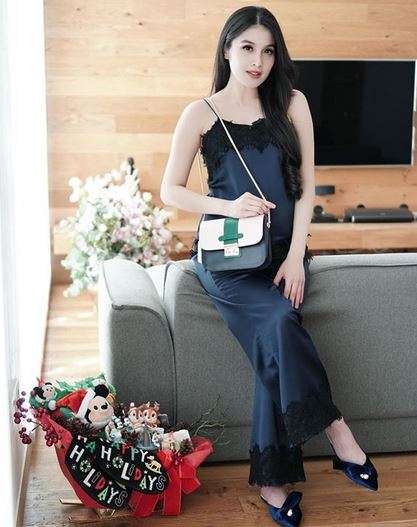 Sandra Dewi Fashion