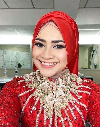 Ikke Nurjanah berhijab