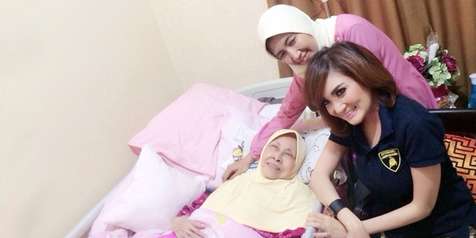 Pemeran  Mak Nyak  di sinetron Si Doel Anak Sekolahan