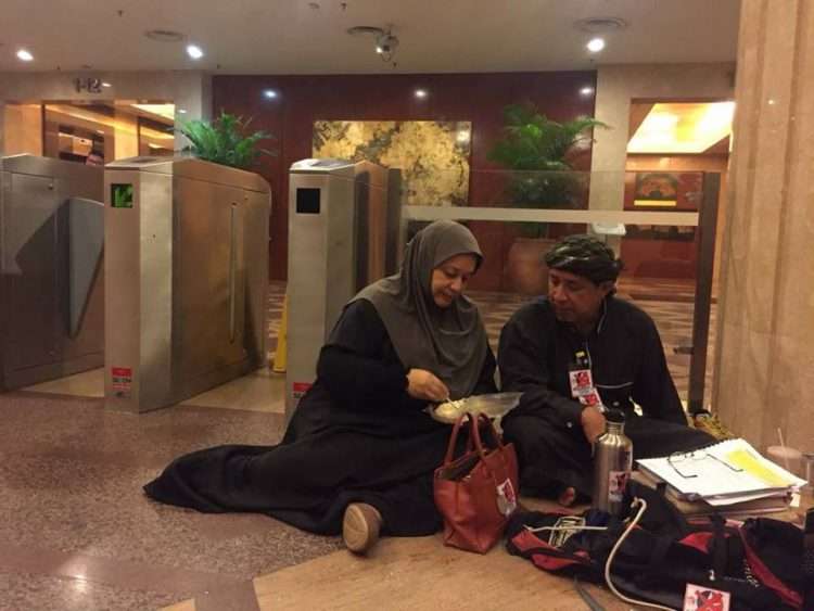 Hamid ditemani sang istri.