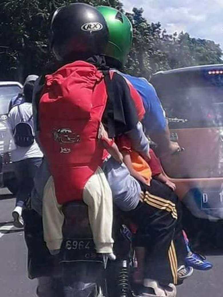Ibu Gendong Bayi