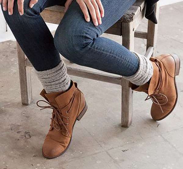 kaos kaki dan high heels