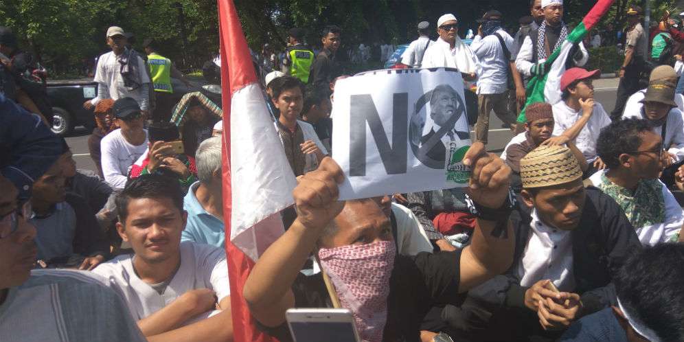 Aksi Ormas Islam di depan Kedubes AS