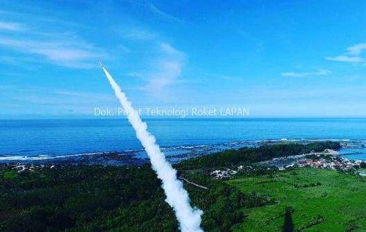 Peluncuran roket Lapan