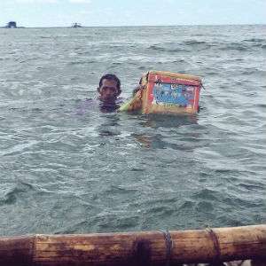 Penjual es krim di tengah laut