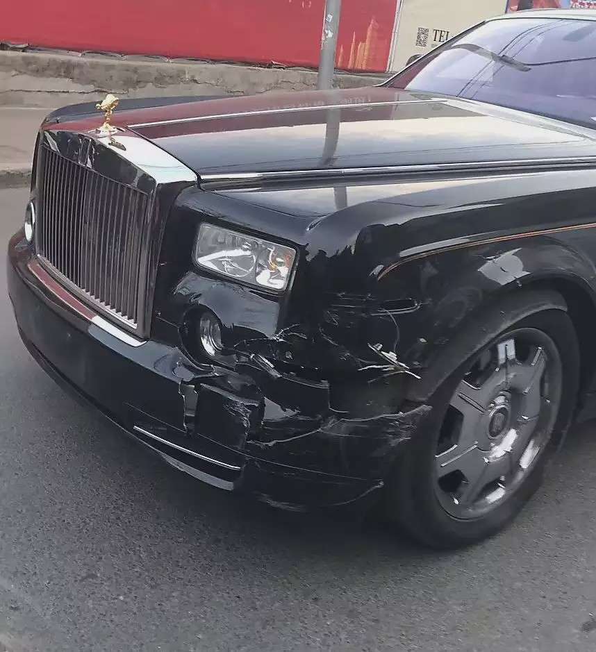 Tabrak Rolls-Royce