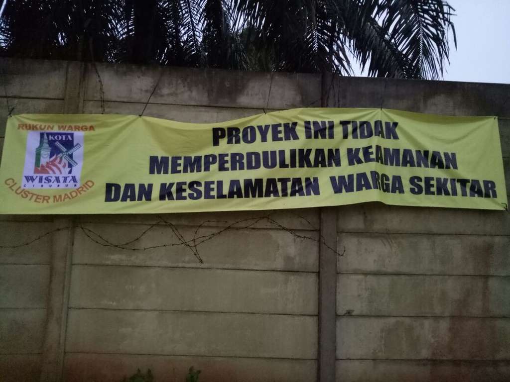 Proyek jalan tol Cimanggis-Cibitung yang diblokir warga. (1)