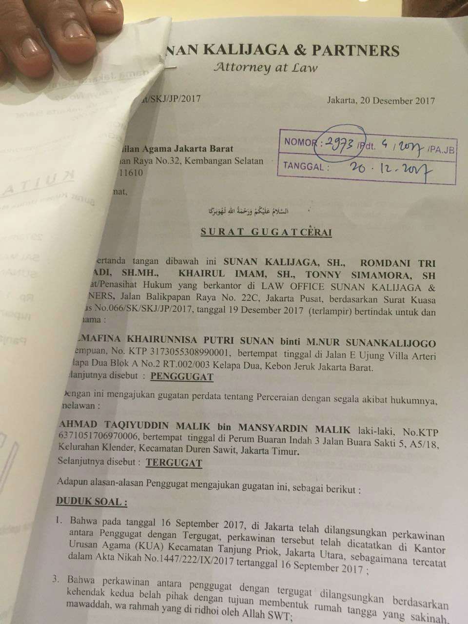 Surat gugatan cerai Salma
