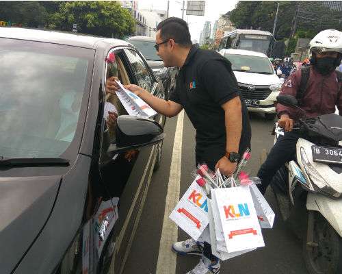 Hari Ibu, KLN bagi-bagi bingkisan
