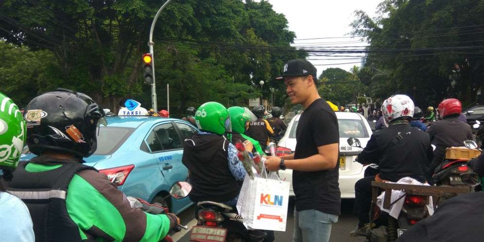 Hari Ibu, KLN bagi-bagi bingkisan